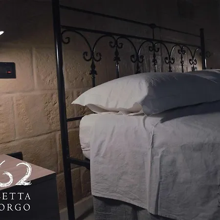 1562 La Casetta Nel Borgo Bed & Breakfast 4*